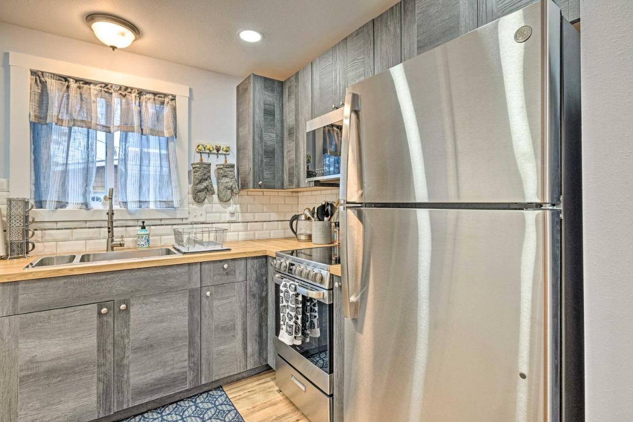Duplex With Shared Yard - Near Long Beach! Exterior photo