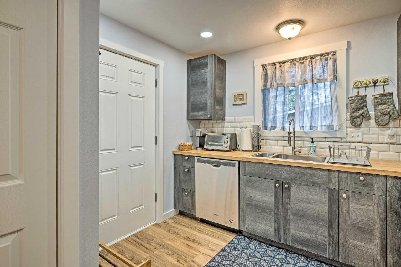 Duplex With Shared Yard - Near Long Beach! Exterior photo